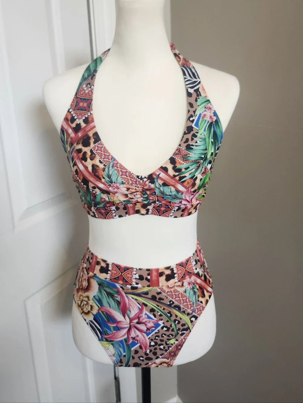 Venus 2 Piece Swimsuit Bikini Tropical Floral Print, Bottoms (4) Top (S)